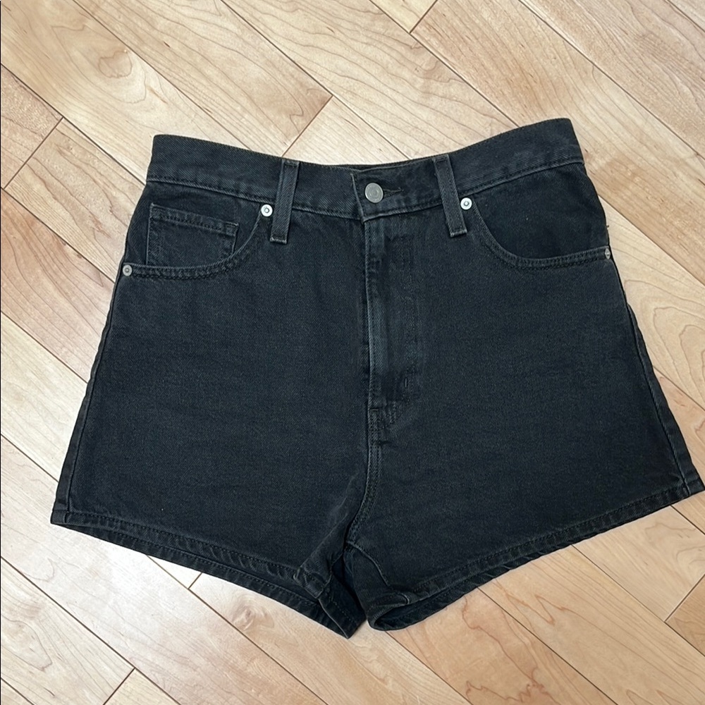 SOLD - Levi’s Mom Black Denim Shorts (28)